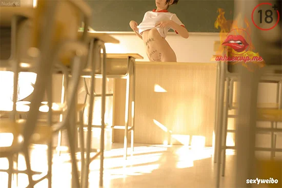 Hình 10: ảnh gái Nhật nứng lồn show hàng trong lớp học