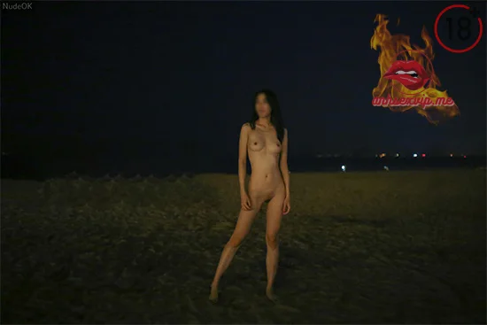 Dạo này em bí quá, anh có thể thông lỗ giúp em được không? 8