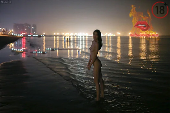 Dạo này em bí quá, anh có thể thông lỗ giúp em được không? 7