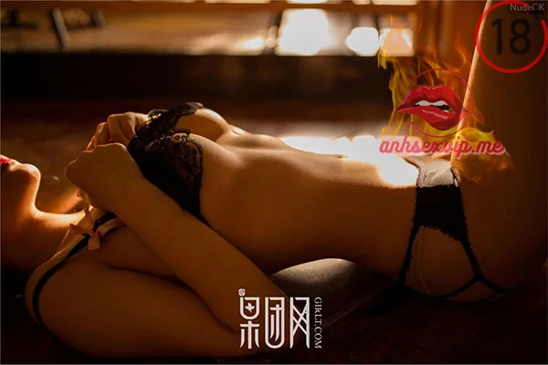 Em gái dùng bí kíp thuyết phục khách mua bảo hiểm 10 Em gái dùng bí kíp thuyết phục khách mua bảo hiểm 10