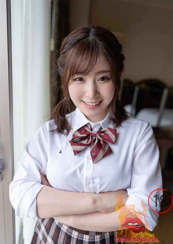 Idol Ena Satsuki khoe thân hình gợi cảm trước fan của mình 1