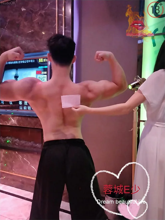 Một Đêm Không Thể Quên Cùng Em Tú Uyên 8