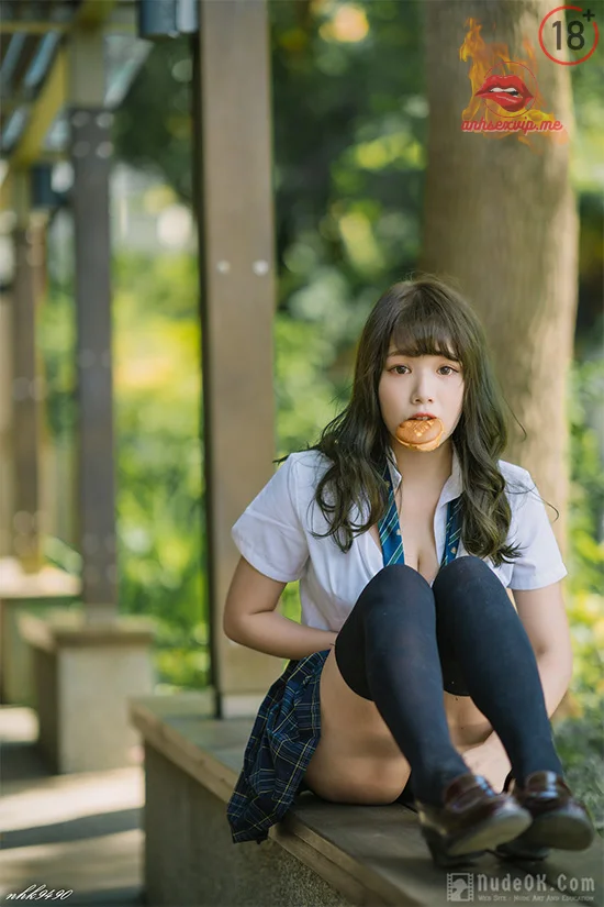 Nữ sinh hư hỏng học thì ít mà chụp ảnh show hàng thì nhiều