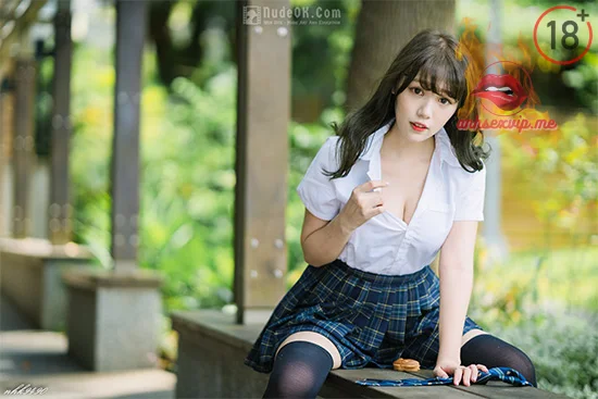 Nữ sinh hư hỏng học thì ít mà chụp ảnh show hàng thì nhiều 2