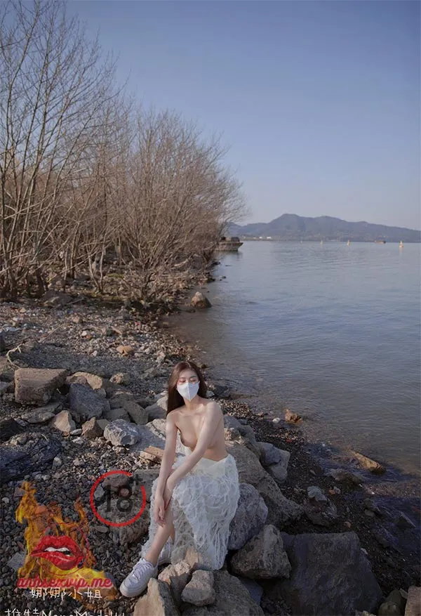 Sex Trung Quốc hoa hậu khoe ngực căng núm hồng 3