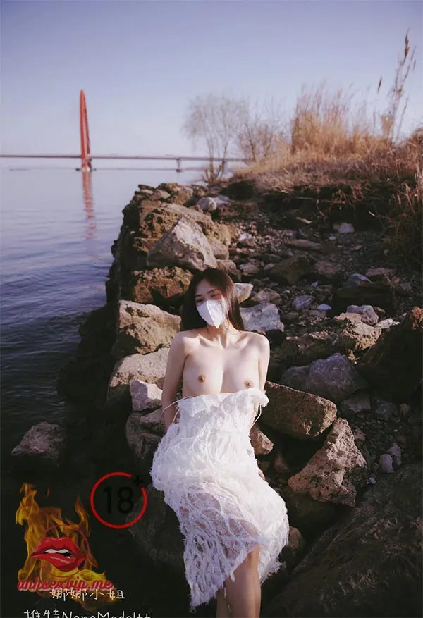 Sex Trung Quốc hoa hậu khoe ngực căng núm hồng 5