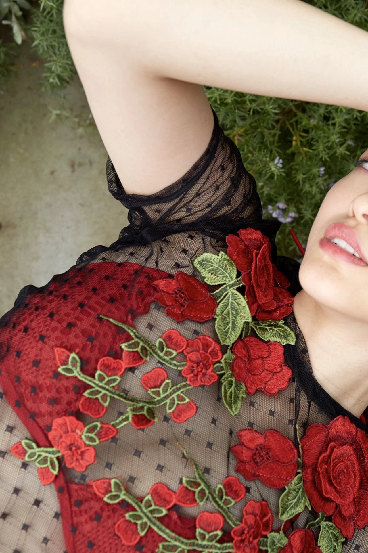 Mari Yamachi Quyến Rũ Ướt Át Với Chiếc Áo Mỏng Manh